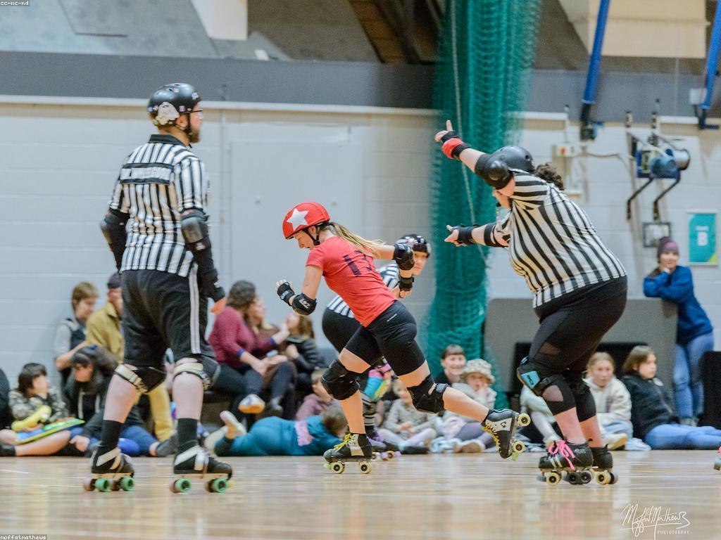 ព្រឹត្តិការណ៍និងពហុកីឡាដ្ឋាន: ការបំពេញមួយកន្លែងសម្រាប់កីឡា និងបរិយាកាសសង្គម